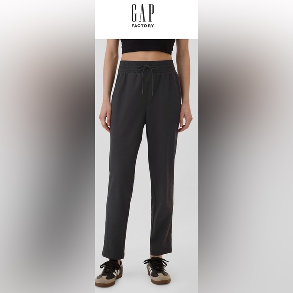 GapFit Tapered Runaround Pants- Like NEW - Picture 4 of 8